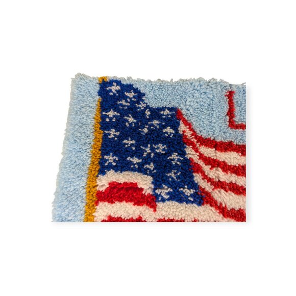 Vintage Handmade Latch Hook Rug USA Flag Patriotic 27" x 20" - Picture 2 of 9